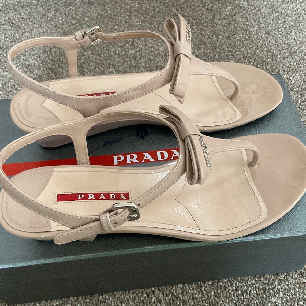 Prada Vernice Soft Sandals-Cipria-100% Authentic-Size 8.5-Perfect for Summer